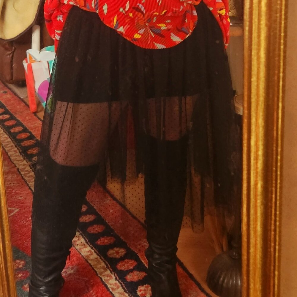 B9  Cute, Sexy, Fun & Easy little skirt with mesh overskirt
